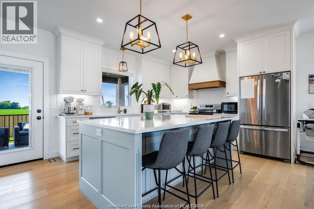 6 Heathview Trail, Leamington, ON - Indoor Photo Showing Kitchen With Upgraded Kitchen