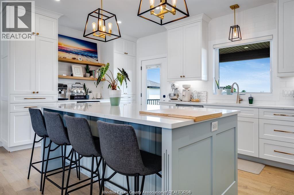 6 Heathview Trail, Leamington, ON - Indoor Photo Showing Kitchen With Upgraded Kitchen
