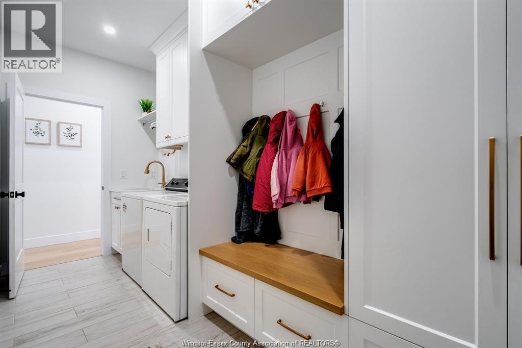 6 Heathview Trail, Leamington, ON - Indoor Photo Showing Laundry Room