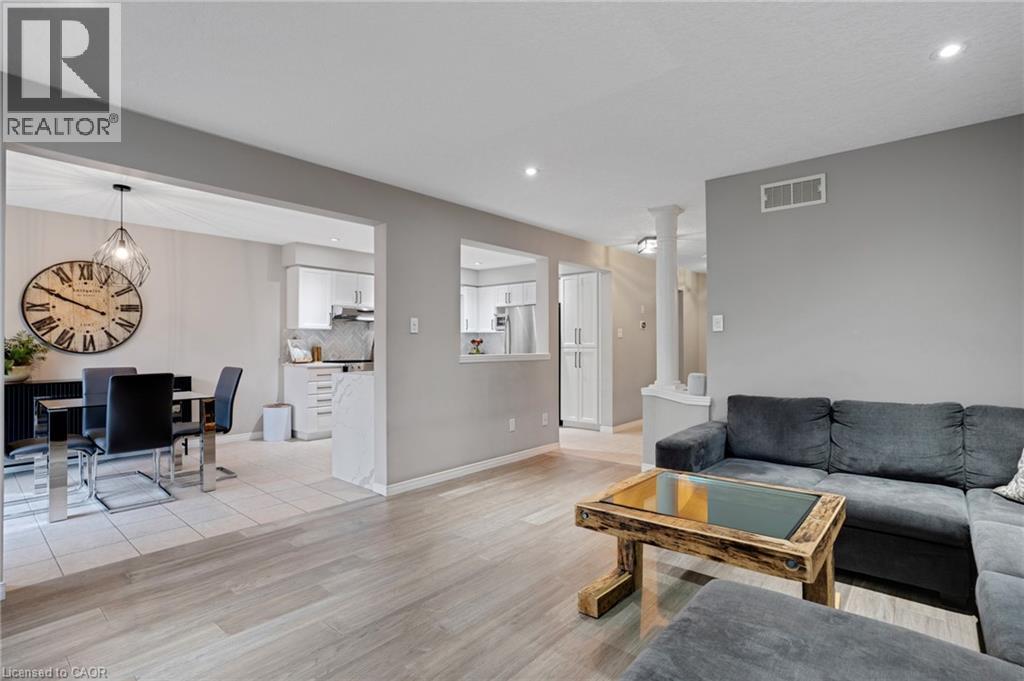 99 Udvari Crescent, Kitchener, ON - Indoor Photo Showing Living Room