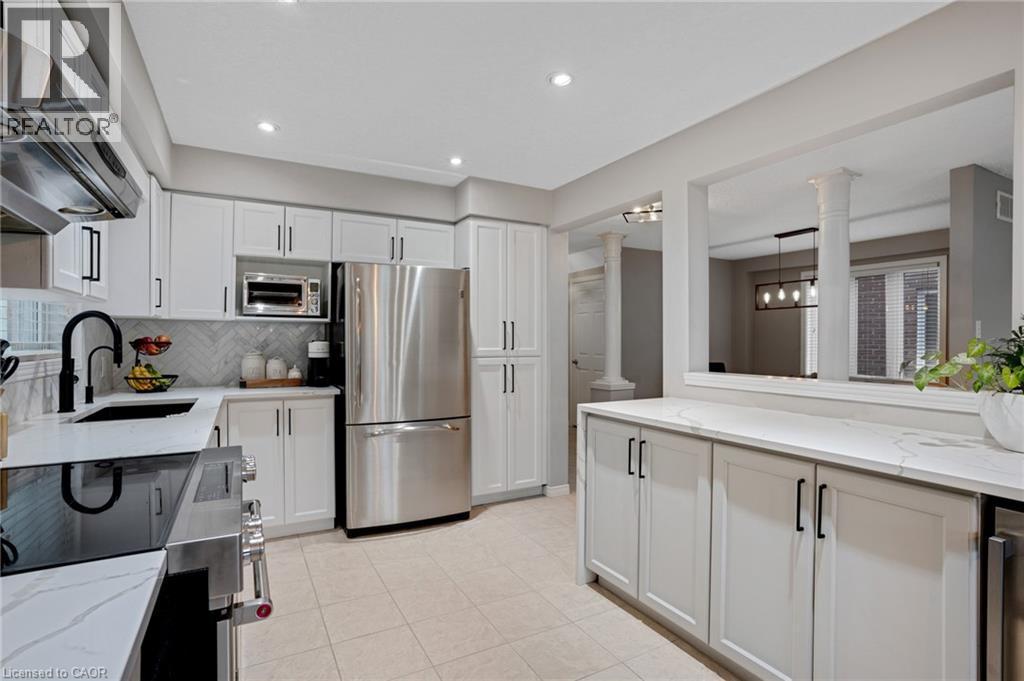 99 Udvari Crescent, Kitchener, ON - Indoor Photo Showing Kitchen