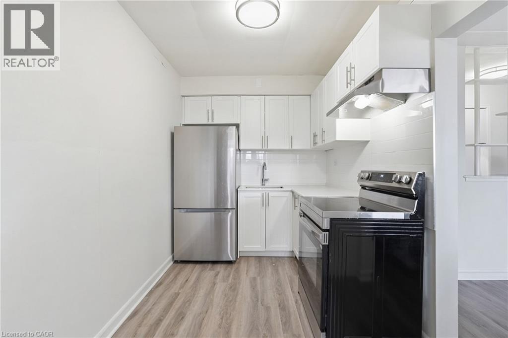 1254 Fennell Avenue E, Hamilton, ON - Indoor Photo Showing Kitchen
