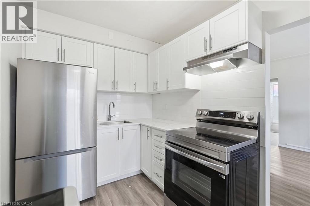 1254 Fennell Avenue E, Hamilton, ON - Indoor Photo Showing Kitchen