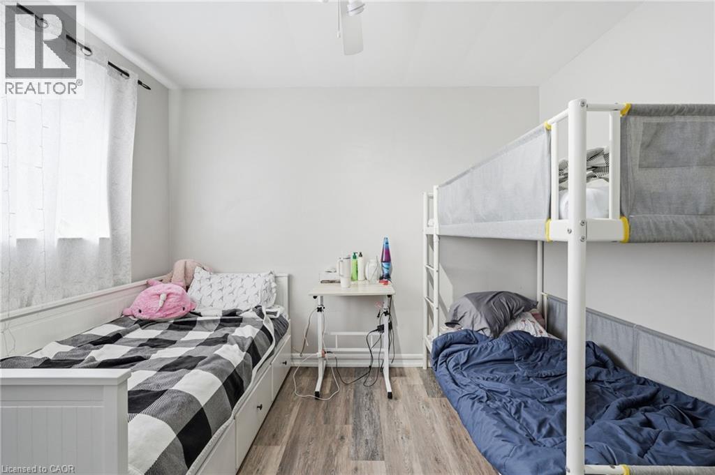 1254 Fennell Avenue E, Hamilton, ON - Indoor Photo Showing Bedroom