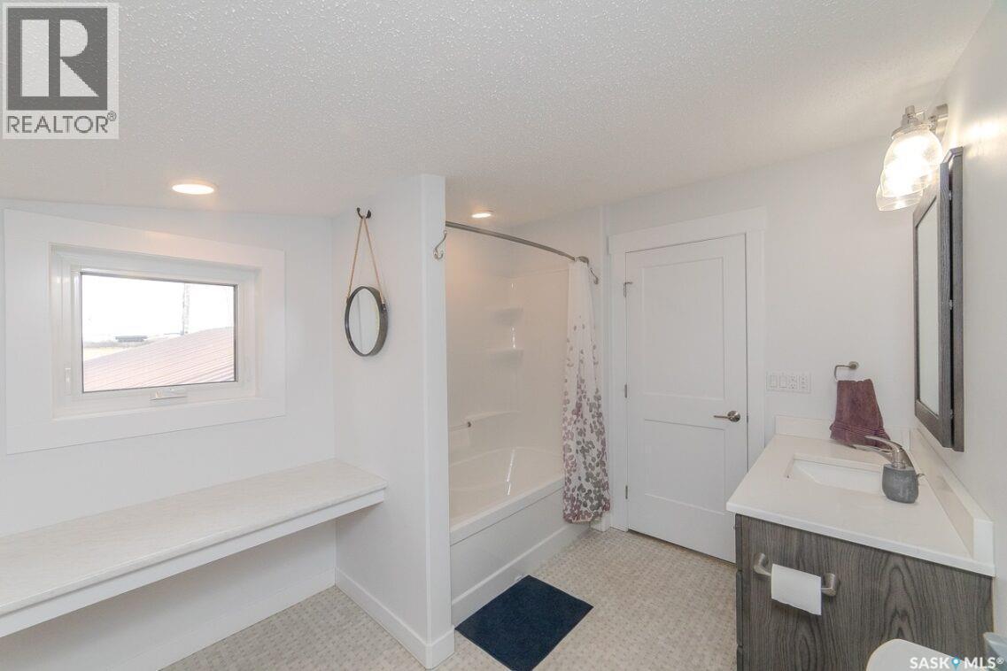 35 Lake Avenue, Jackfish Lake, SK - Indoor Photo Showing Bathroom