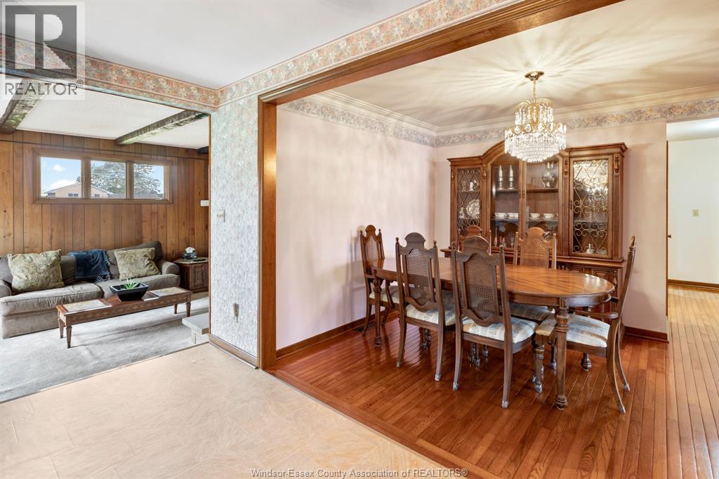 1565 Roxborough, Windsor, ON - Indoor Photo Showing Bedroom