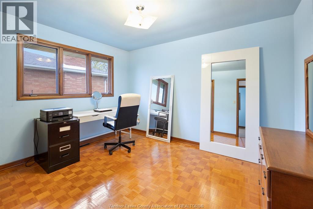 1565 Roxborough, Windsor, ON - Indoor