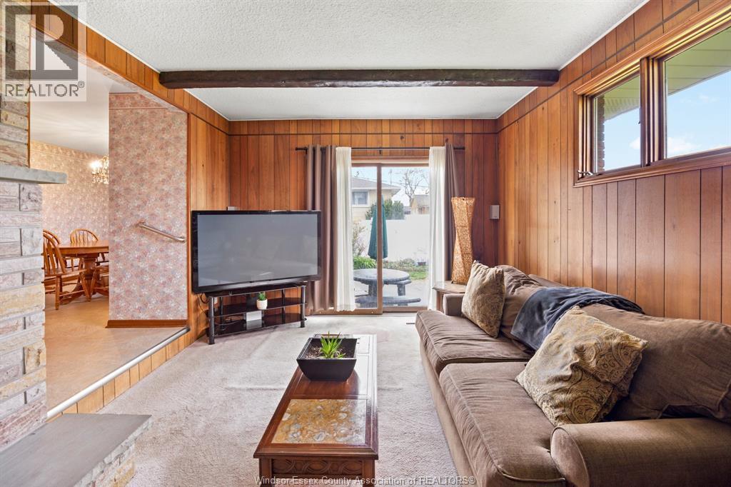 1565 Roxborough, Windsor, ON - Indoor With Fireplace