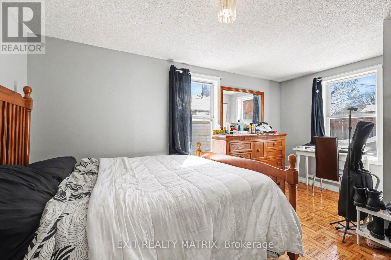 70 Bolton Street, Ottawa, ON - Indoor Photo Showing Bedroom