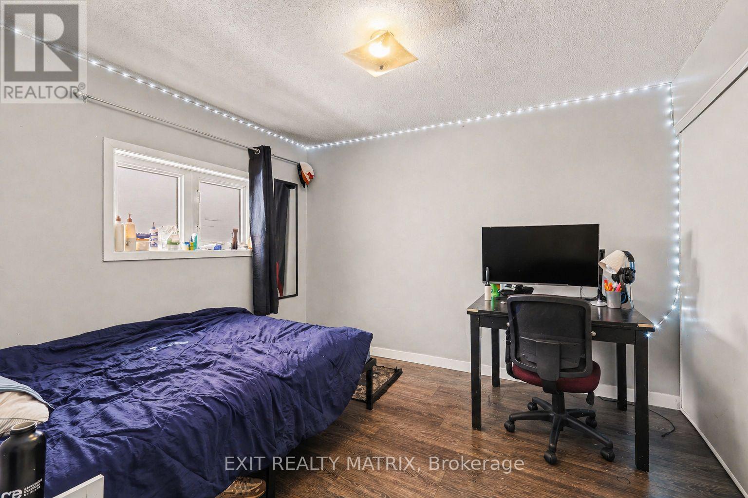 70 Bolton Street, Ottawa, ON - Indoor Photo Showing Bedroom