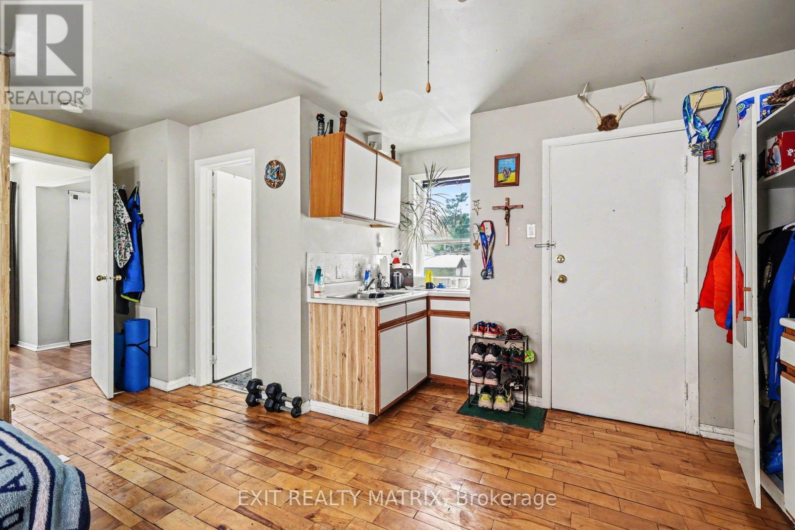 70 Bolton Street, Ottawa, ON - Indoor Photo Showing Other Room