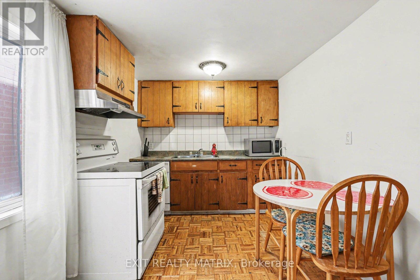 70 Bolton Street, Ottawa, ON - Indoor Photo Showing Kitchen
