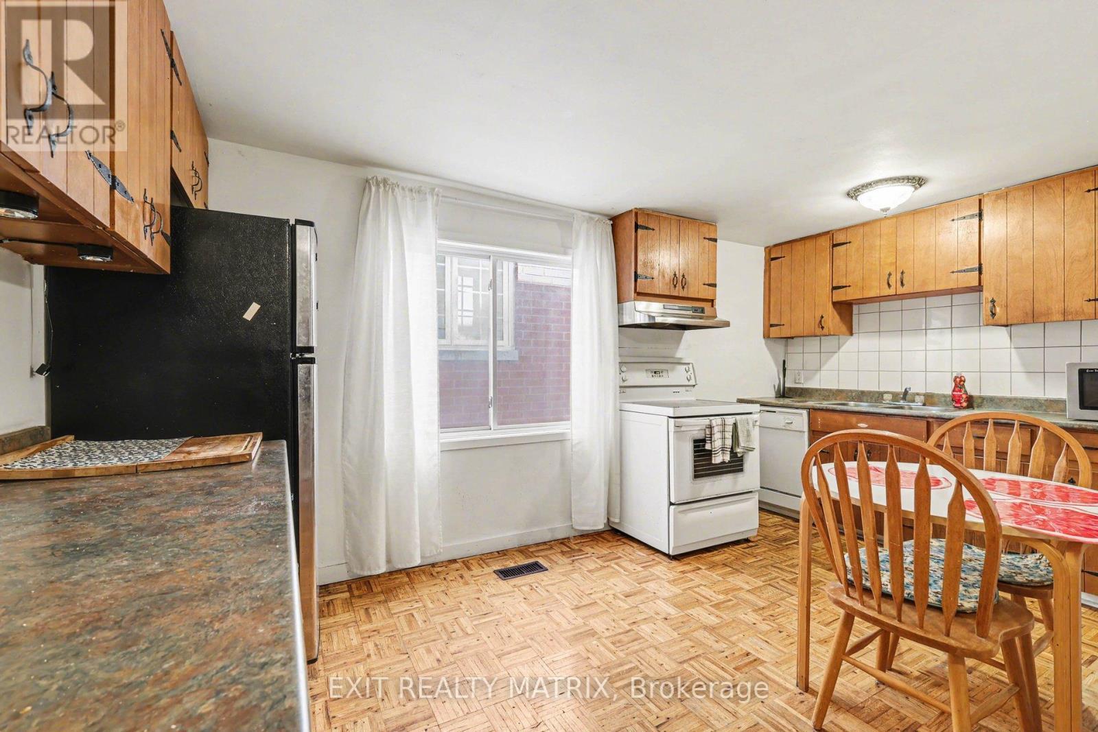 70 Bolton Street, Ottawa, ON - Indoor Photo Showing Kitchen