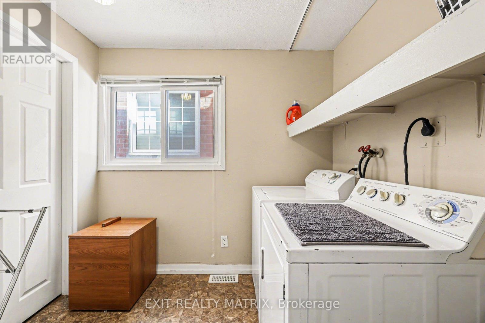 70 Bolton Street, Ottawa, ON - Indoor Photo Showing Laundry Room