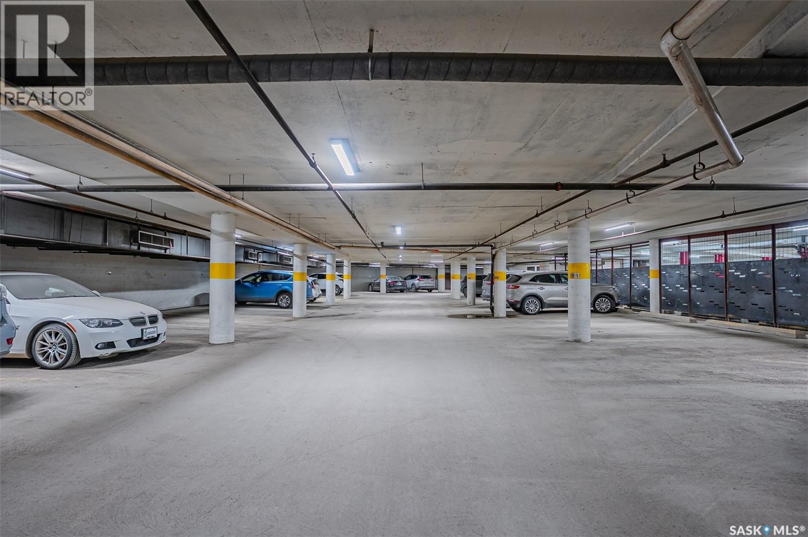 680 424 Spadina Crescent E, Saskatoon, SK - Indoor Photo Showing Garage