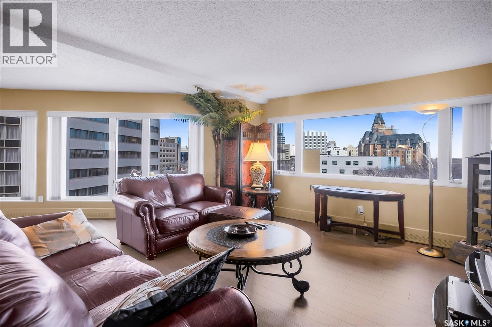 680 424 Spadina Crescent E, Saskatoon, SK - Indoor Photo Showing Living Room