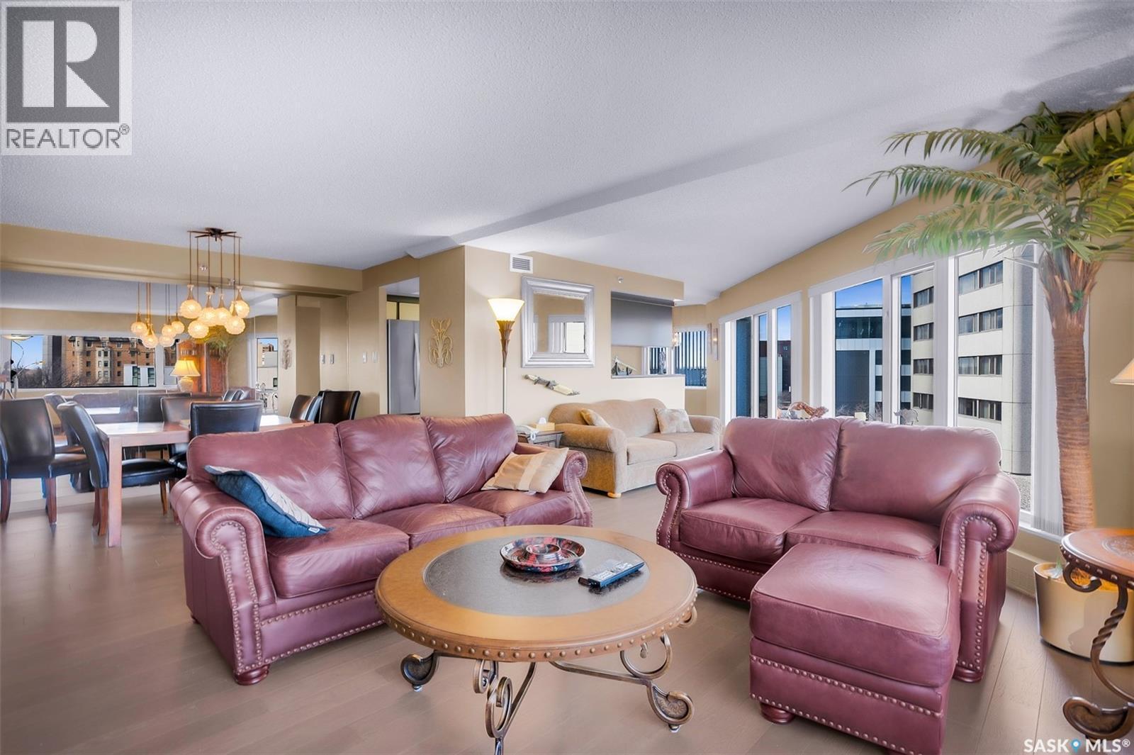 680 424 Spadina Crescent E, Saskatoon, SK - Indoor Photo Showing Living Room