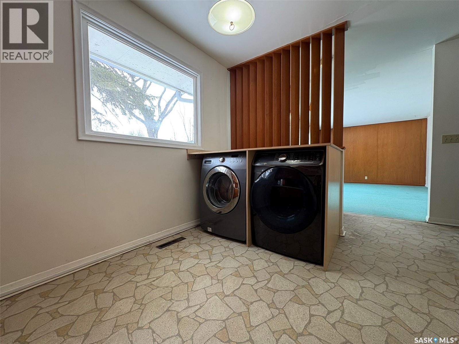 56 Marsh Crescent, Regina, SK - Indoor Photo Showing Laundry Room