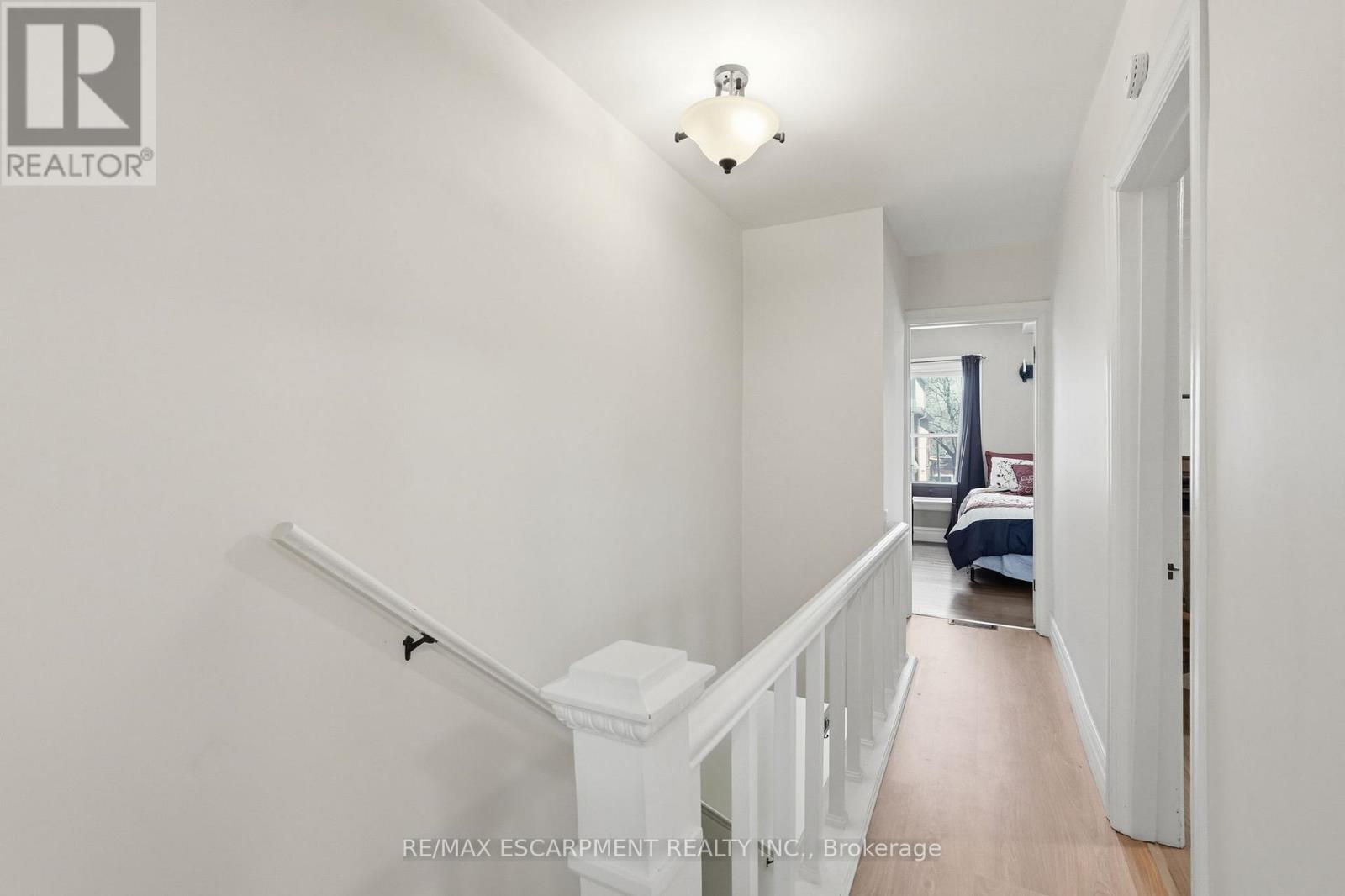224 Balsam Avenue S, Hamilton, ON - Indoor Photo Showing Other Room