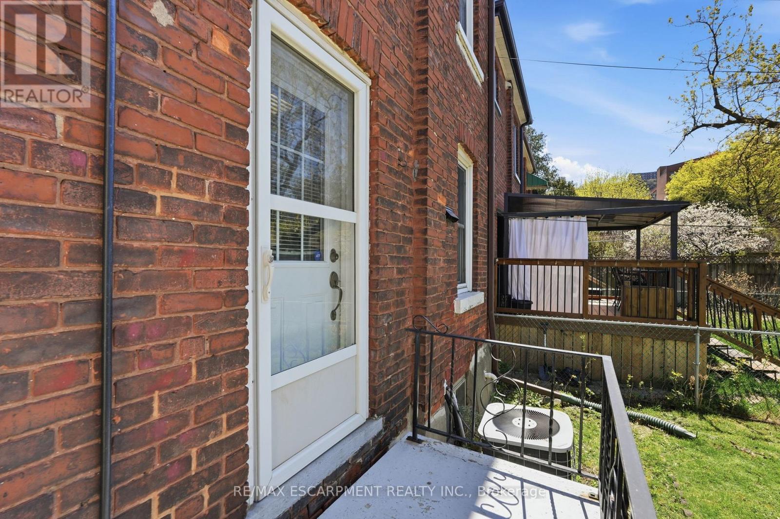 224 Balsam Avenue S, Hamilton, ON - Outdoor With Exterior