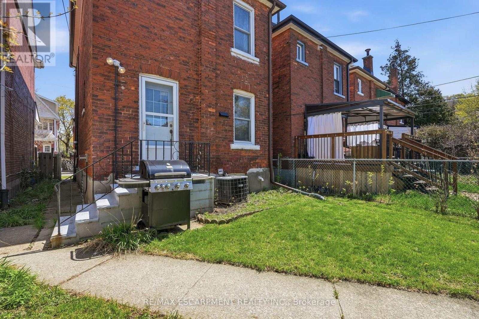 224 Balsam Avenue S, Hamilton, ON - Outdoor With Exterior