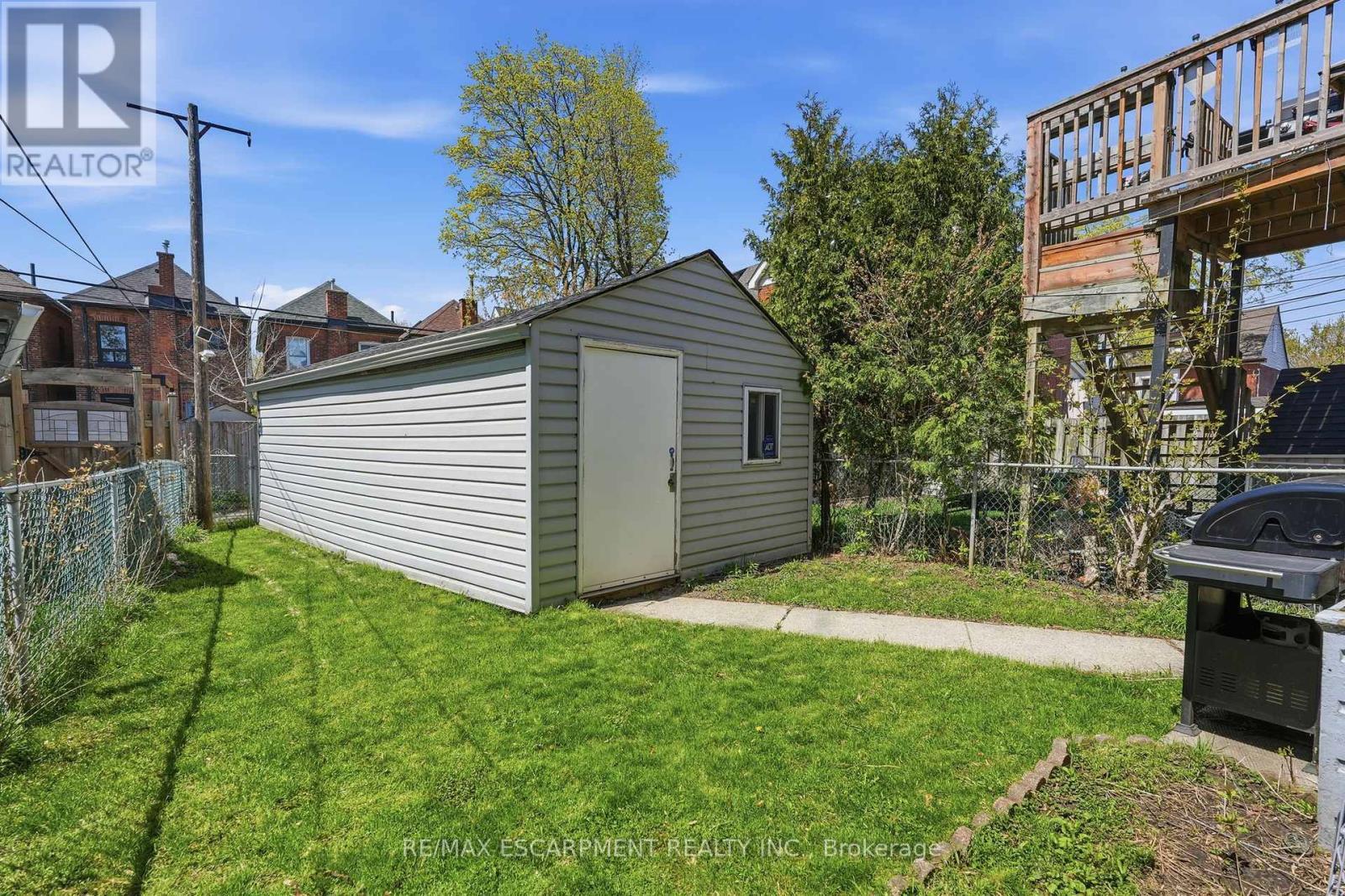 224 Balsam Avenue S, Hamilton, ON - Outdoor