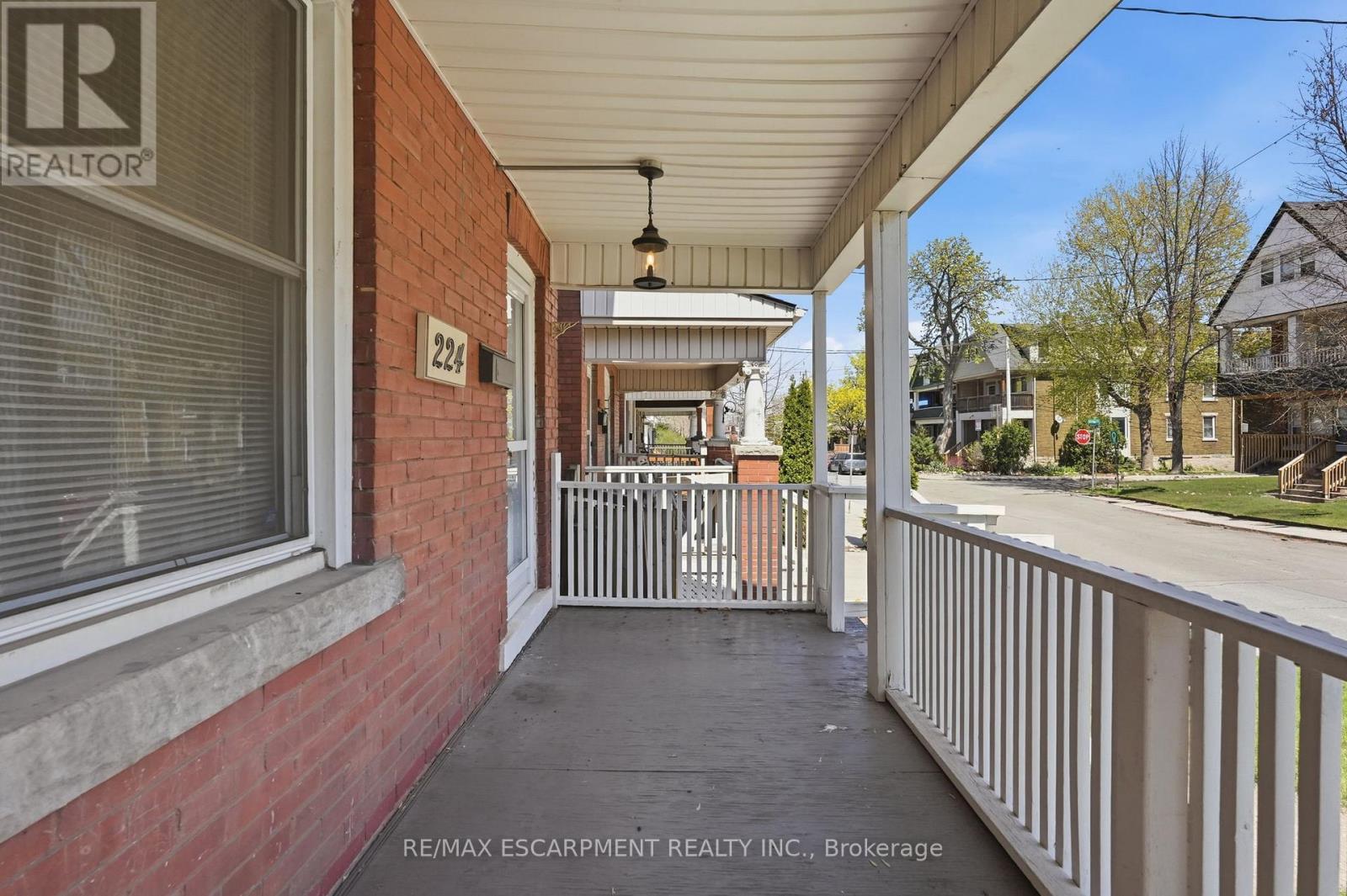 224 Balsam Avenue S, Hamilton, ON - Outdoor With Exterior