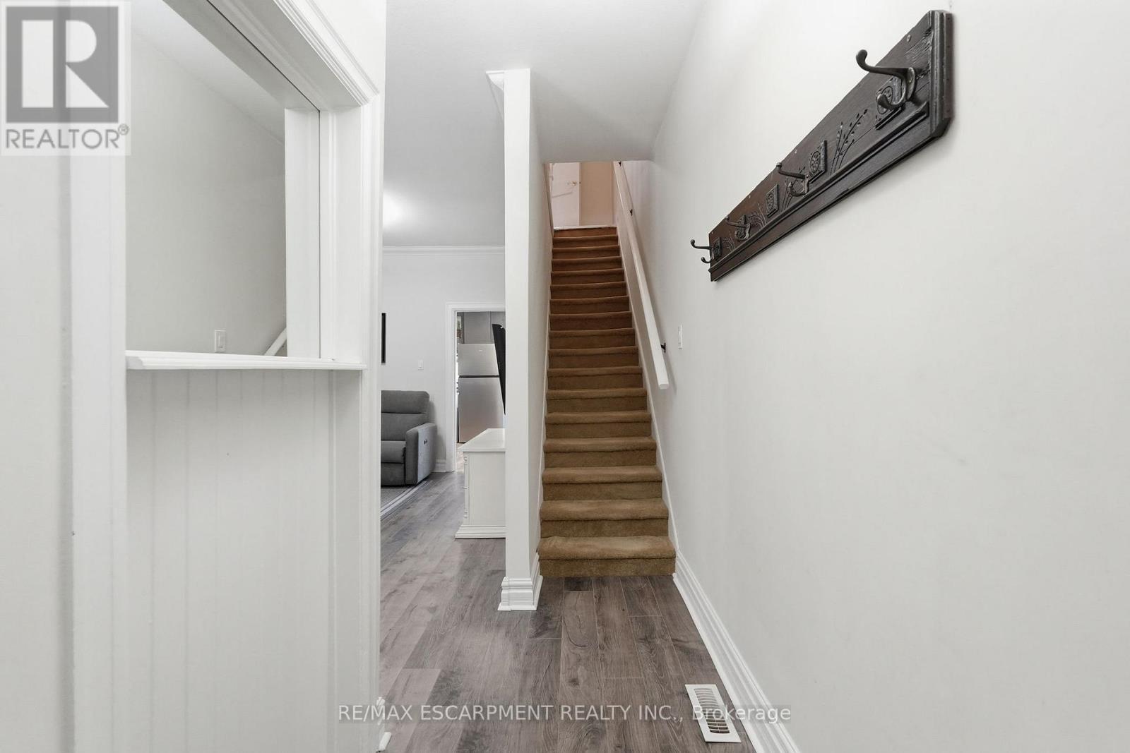 224 Balsam Avenue S, Hamilton, ON - Indoor Photo Showing Other Room