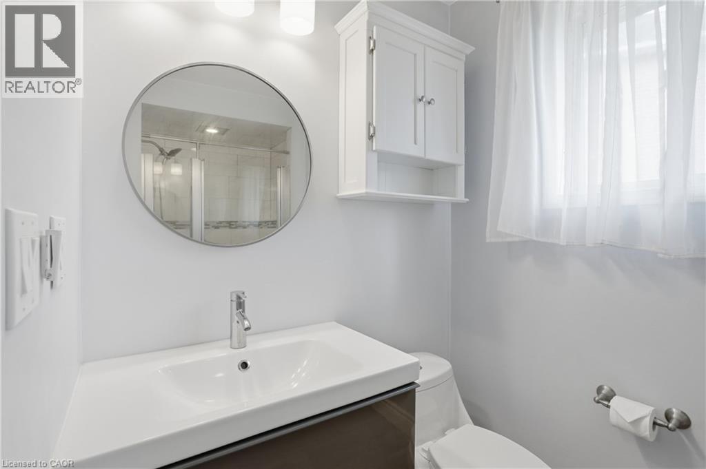 2 Amore Boulevard, Hamilton, ON - Indoor Photo Showing Bathroom