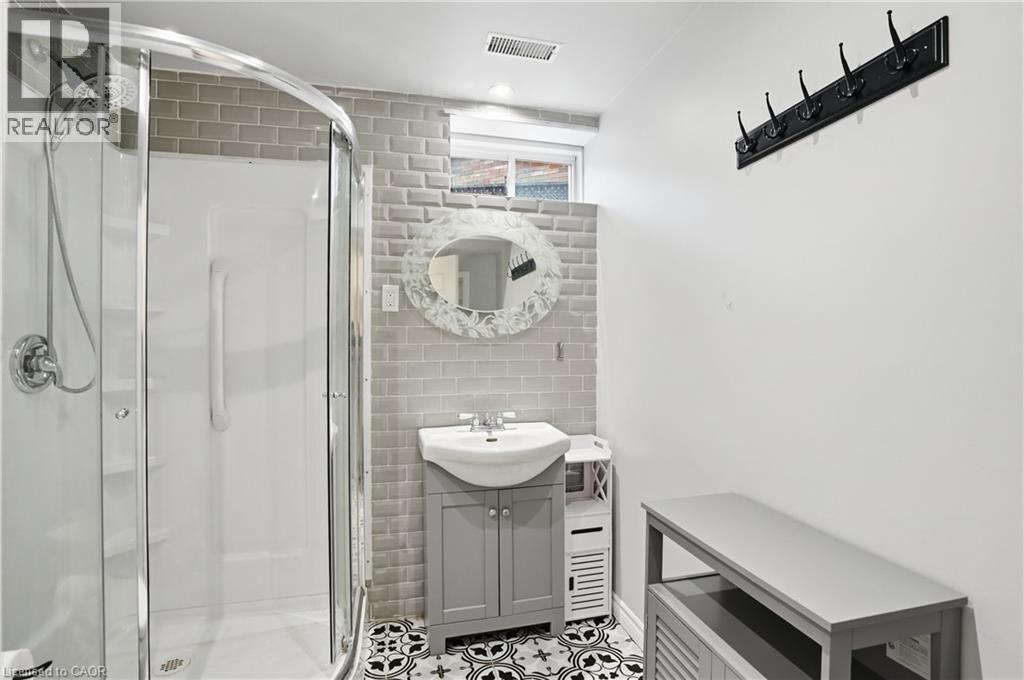 2 Amore Boulevard, Hamilton, ON - Indoor Photo Showing Bathroom