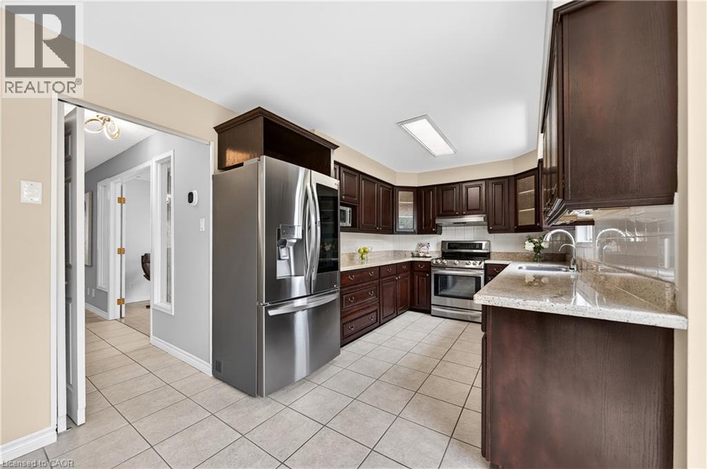 40 Old Maple Lane, Kitchener, ON - Indoor Photo Showing Kitchen