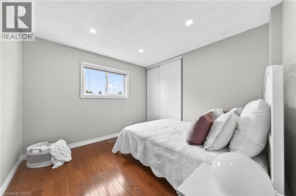 40 Old Maple Lane, Kitchener, ON - Indoor Photo Showing Bedroom
