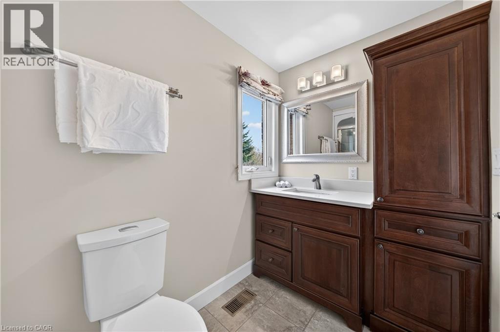 40 Old Maple Lane, Kitchener, ON - Indoor Photo Showing Bathroom