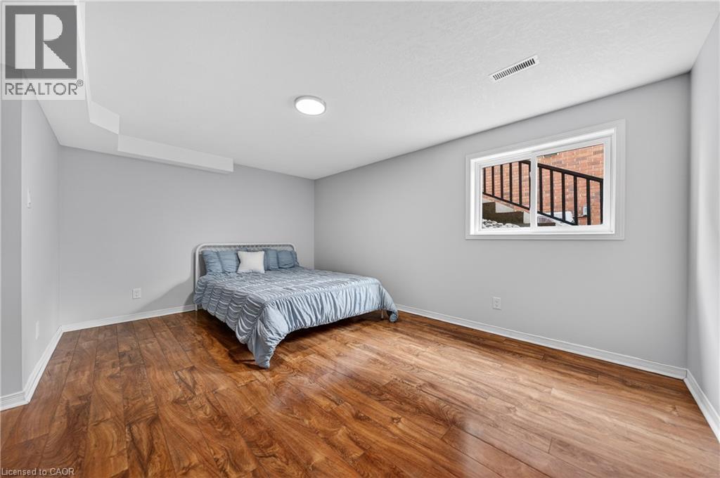 40 Old Maple Lane, Kitchener, ON - Indoor Photo Showing Bedroom