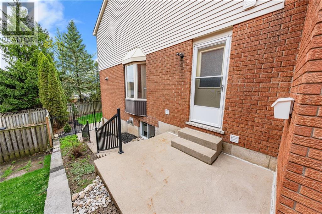 40 Old Maple Lane, Kitchener, ON - Outdoor With Exterior