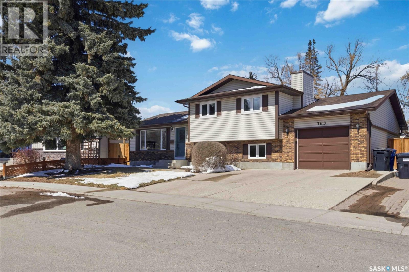 363 Candle Crescent, Saskatoon, SK - Outdoor With Facade