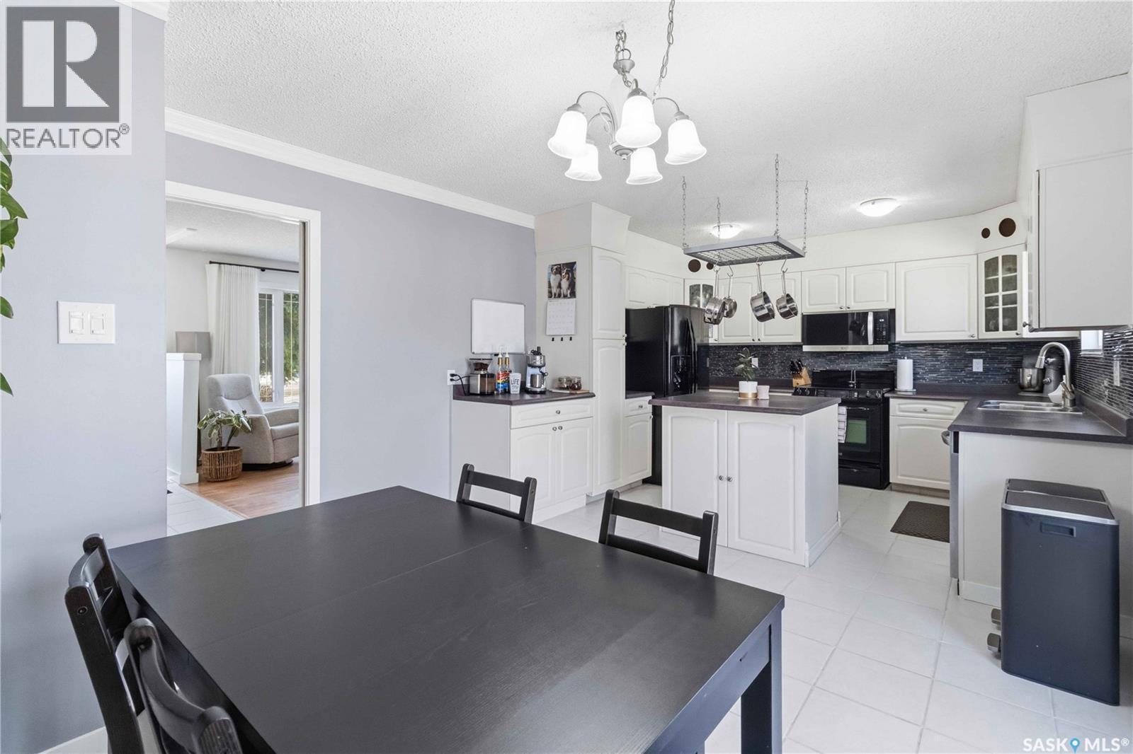 363 Candle Crescent, Saskatoon, SK - Indoor