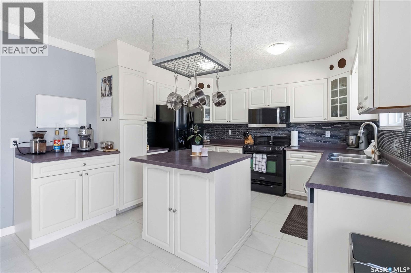 363 Candle Crescent, Saskatoon, SK - Indoor Photo Showing Kitchen With Double Sink