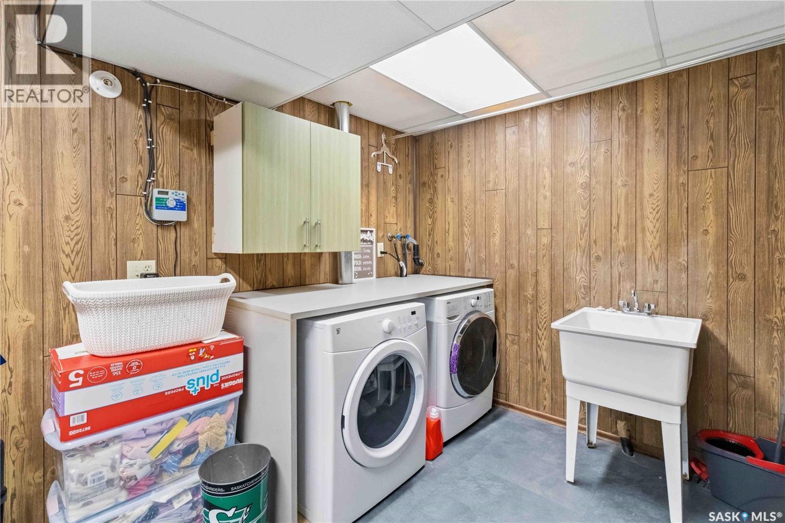 363 Candle Crescent, Saskatoon, SK - Indoor Photo Showing Laundry Room
