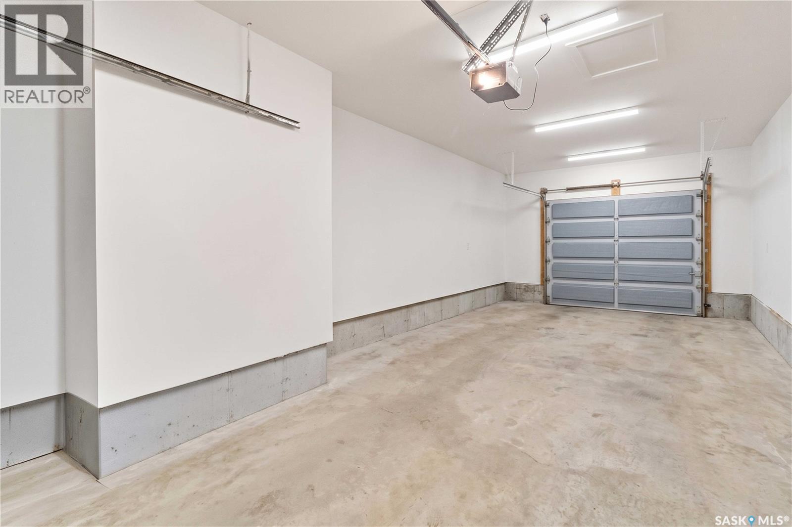 363 Candle Crescent, Saskatoon, SK - Indoor Photo Showing Garage