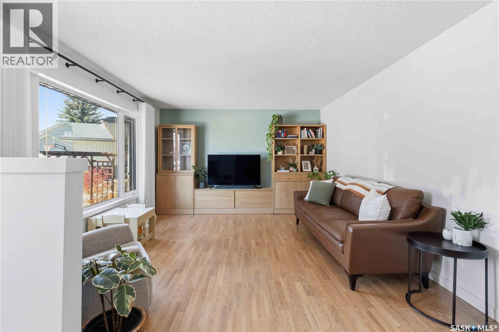 363 Candle Crescent, Saskatoon, SK - Indoor Photo Showing Living Room