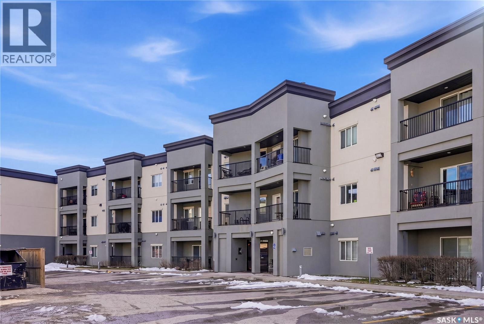 101 110 Hampton Circle, Saskatoon, SK - Outdoor With Facade