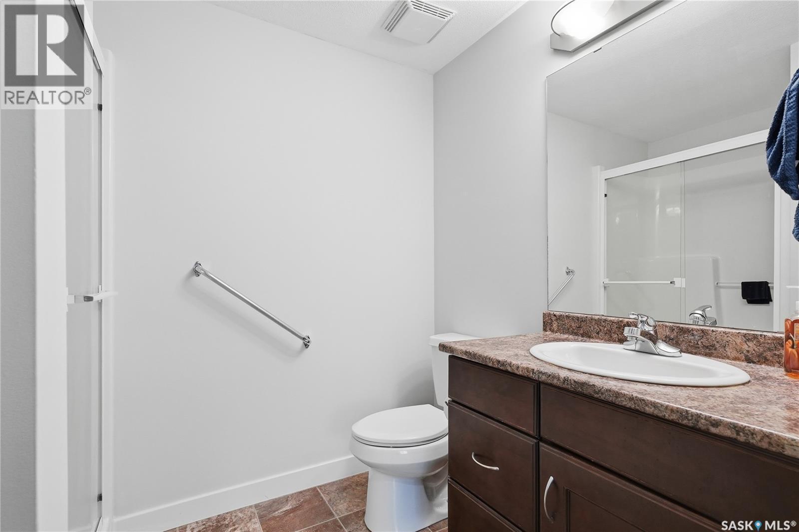 101 110 Hampton Circle, Saskatoon, SK - Indoor Photo Showing Bathroom