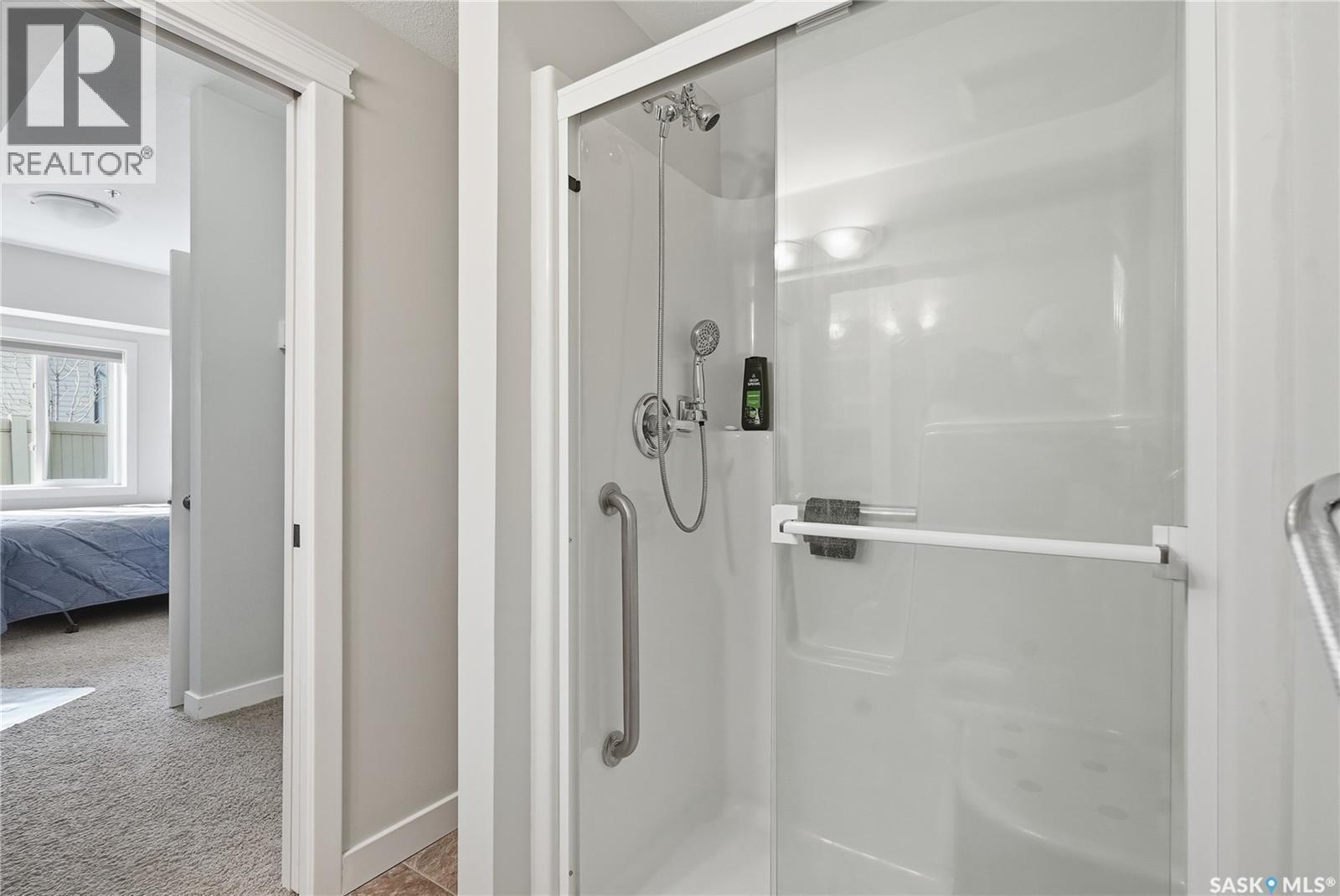 101 110 Hampton Circle, Saskatoon, SK - Indoor Photo Showing Bathroom