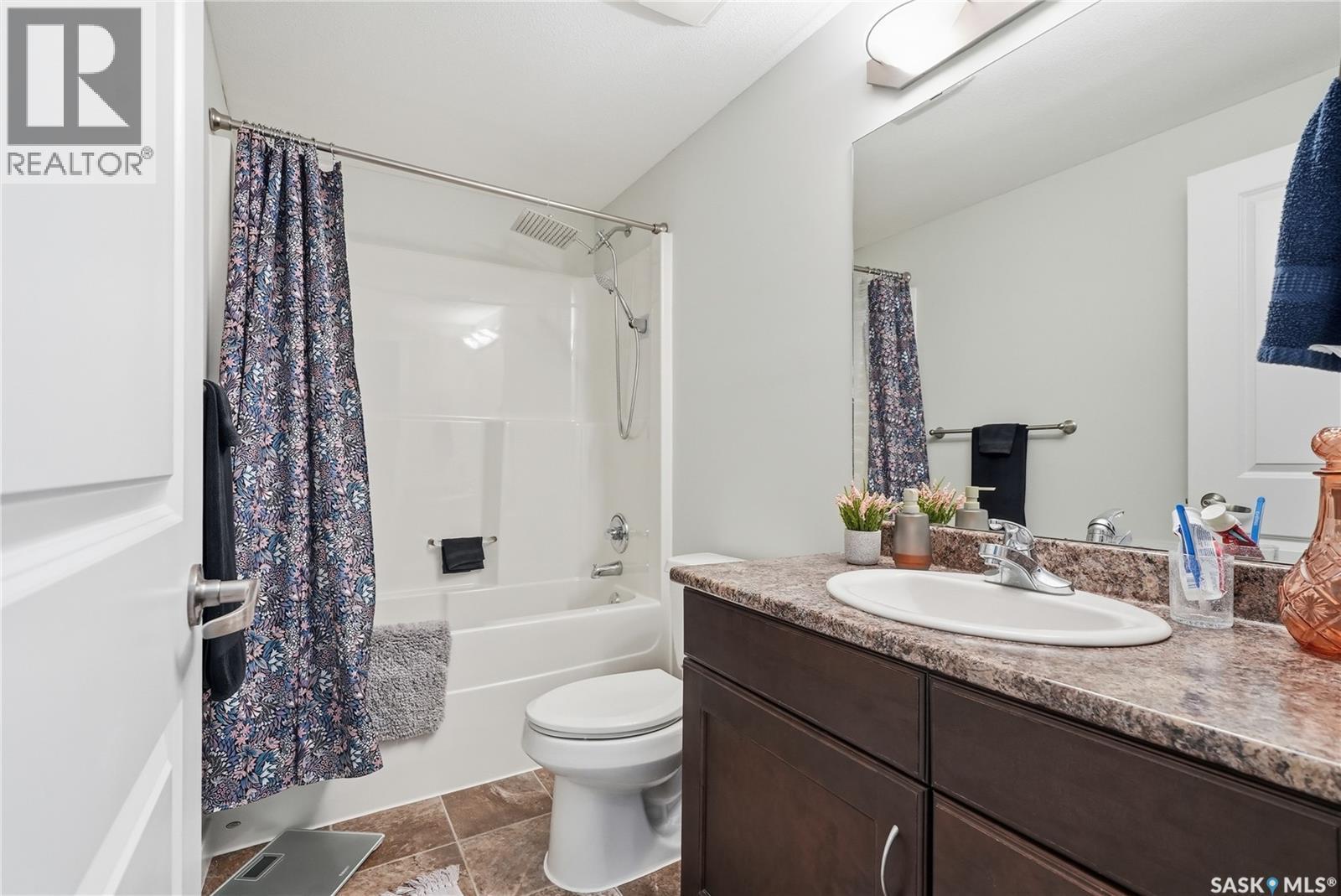 101 110 Hampton Circle, Saskatoon, SK - Indoor Photo Showing Bathroom