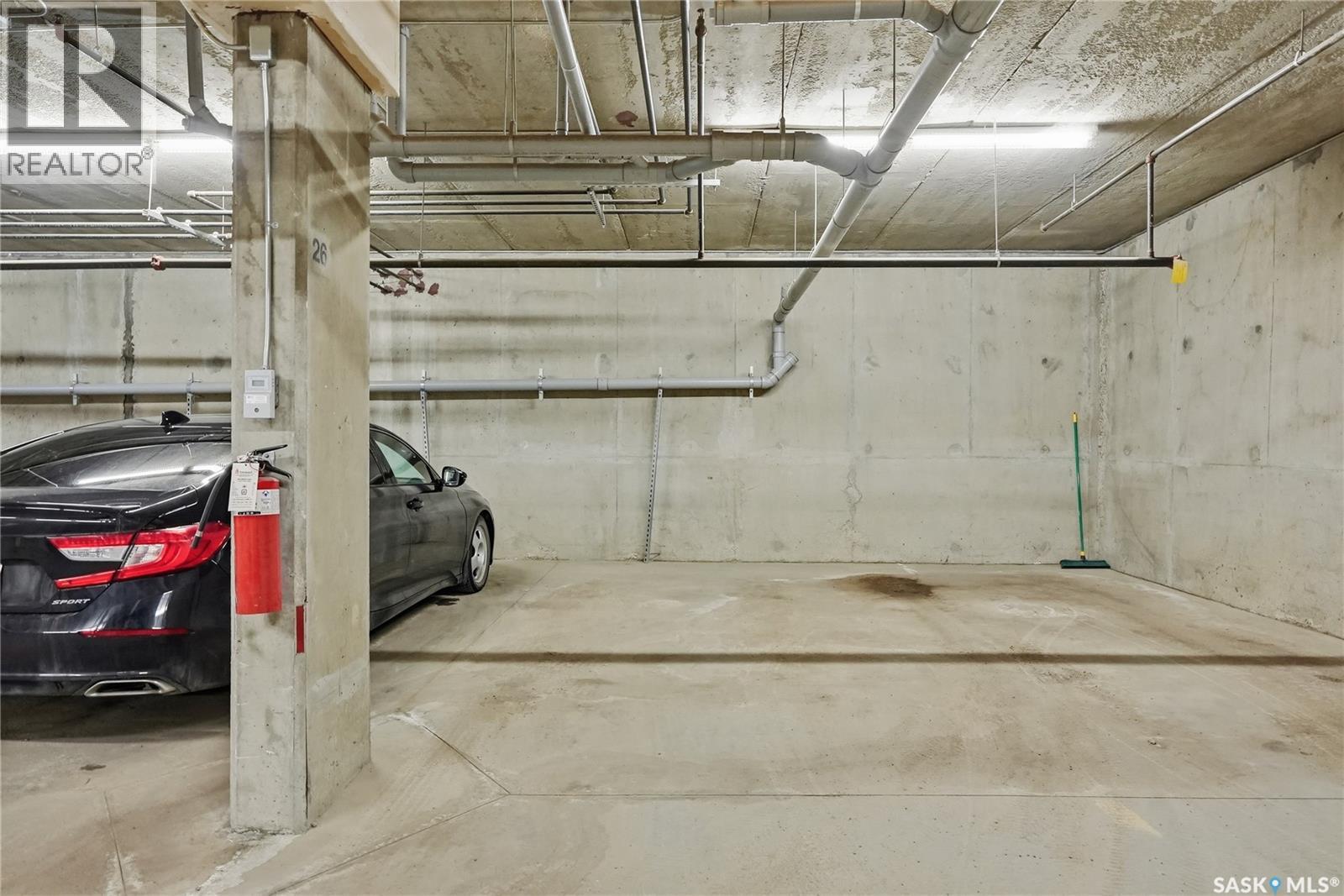 101 110 Hampton Circle, Saskatoon, SK - Indoor Photo Showing Garage