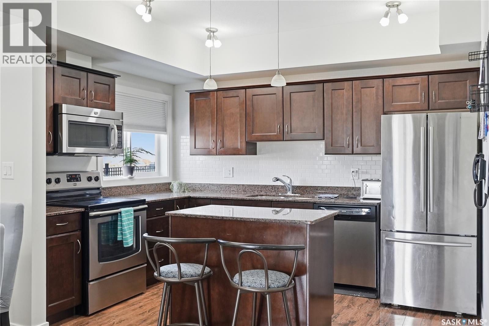 101 110 Hampton Circle, Saskatoon, SK - Indoor Photo Showing Kitchen With Stainless Steel Kitchen