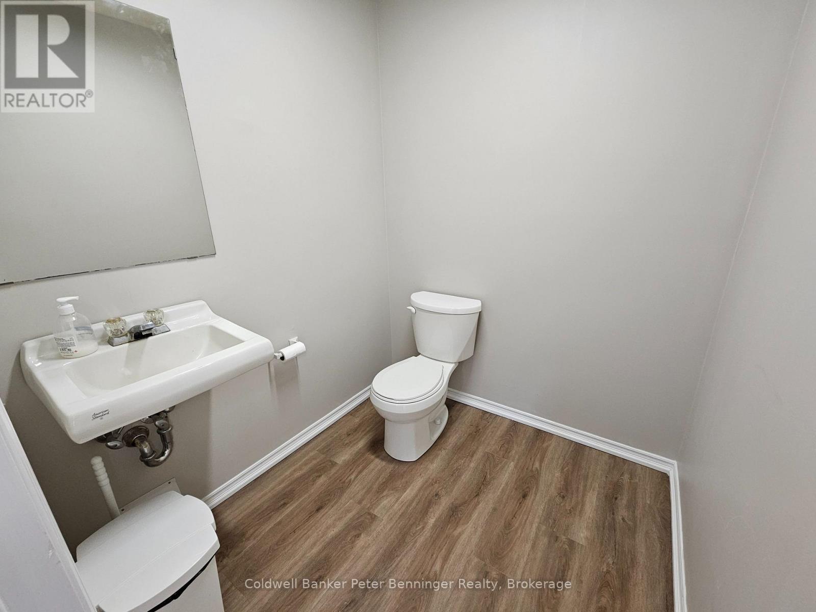 2 piece bath wheelchair accessible on main floor - 100 Lancaster Street E, Kitchener, ON