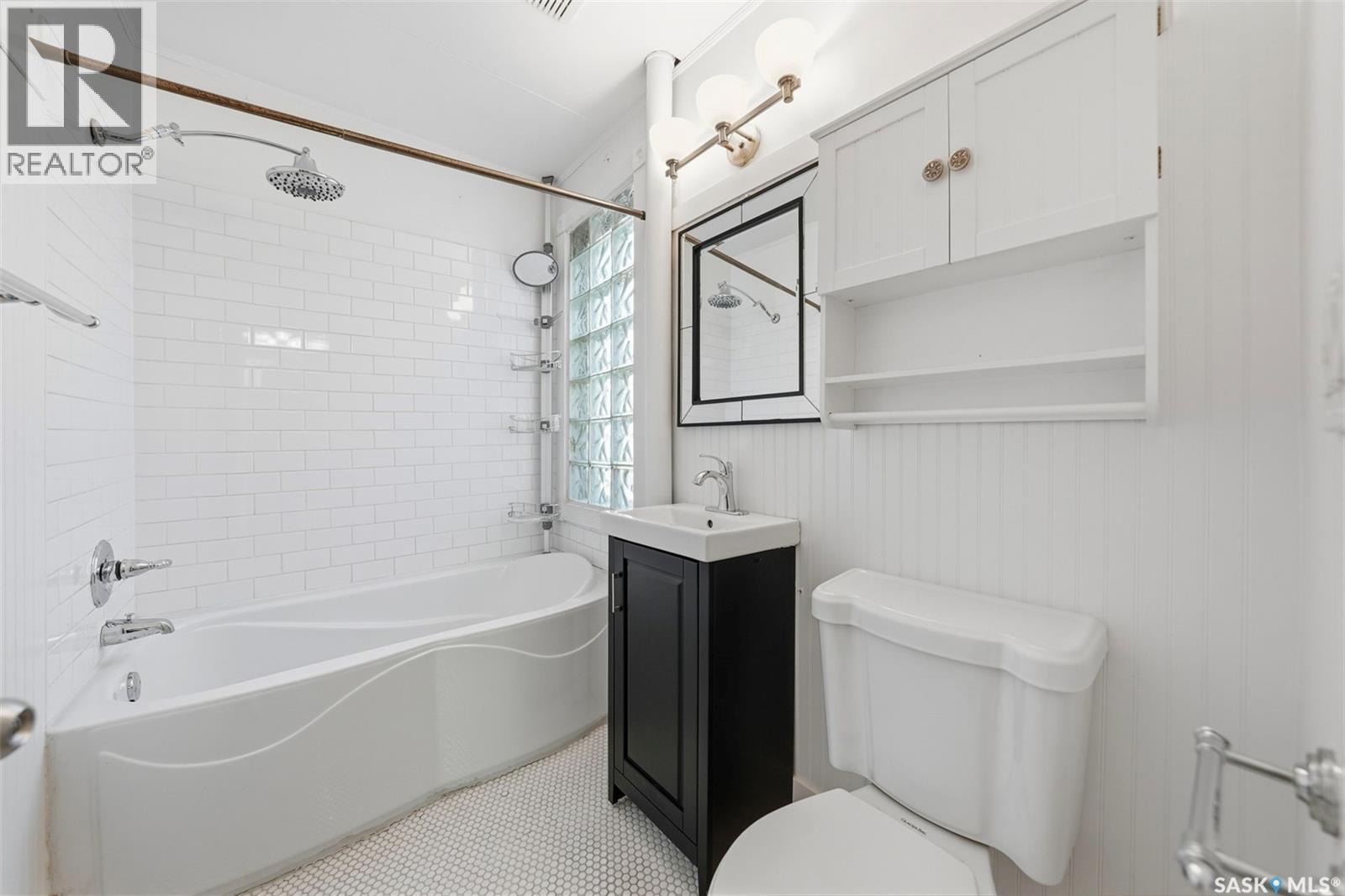 1336 H Avenue N, Saskatoon, SK - Indoor Photo Showing Bathroom