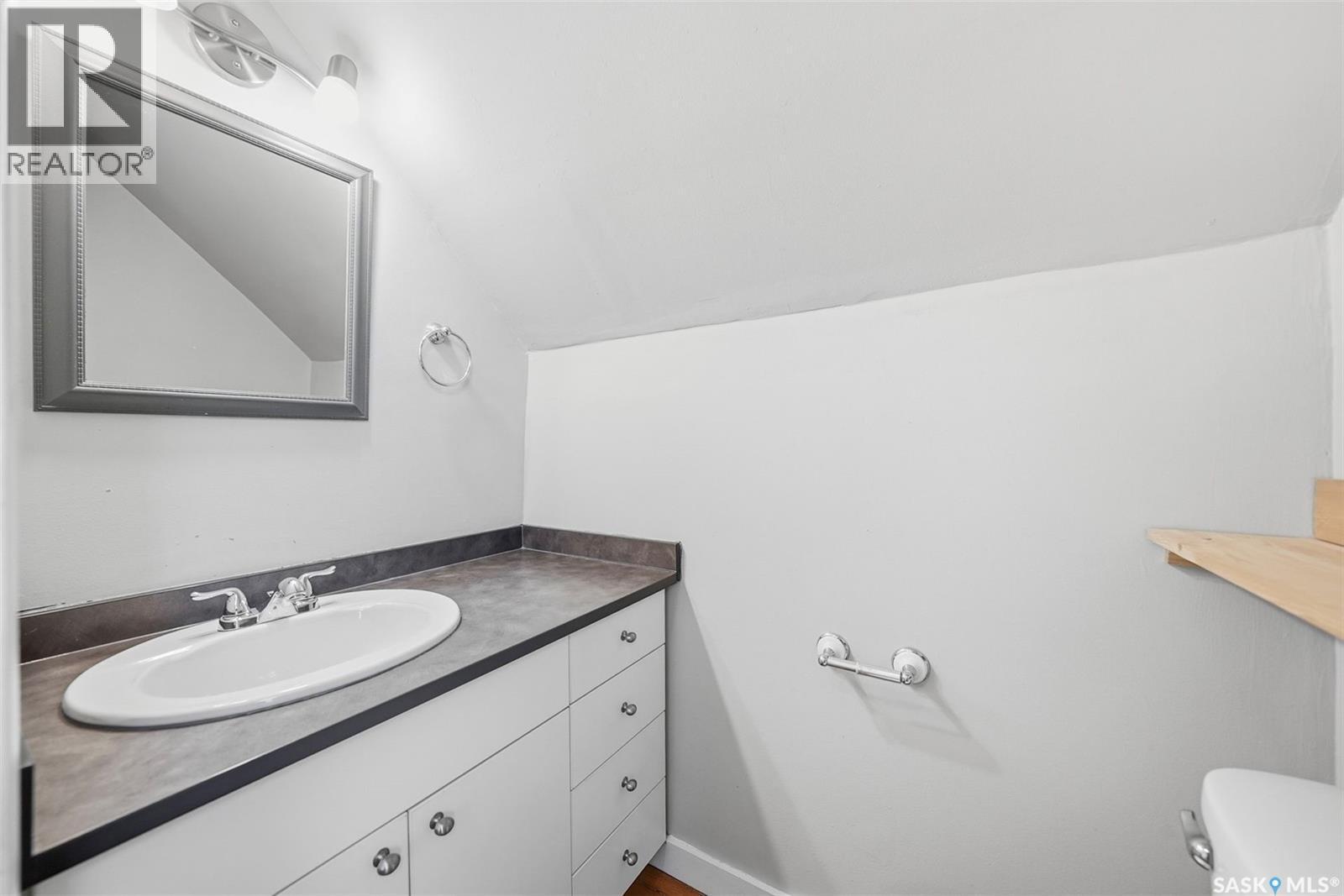 1336 H Avenue N, Saskatoon, SK - Indoor Photo Showing Bathroom
